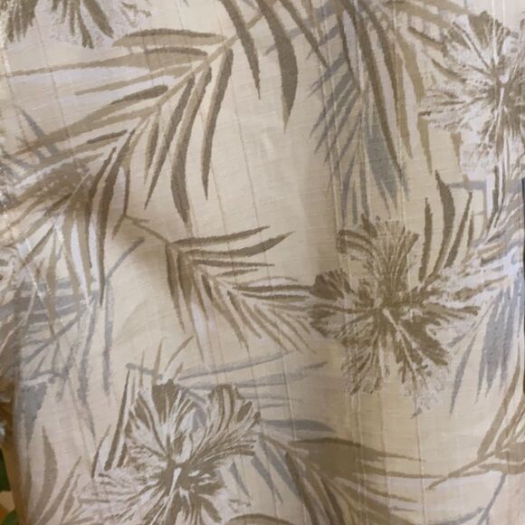 ✨✨Host Pick✨✨Van Heusen Classic Short Sleeves Button Down Shirt✨✨ - Picture 3 of 8